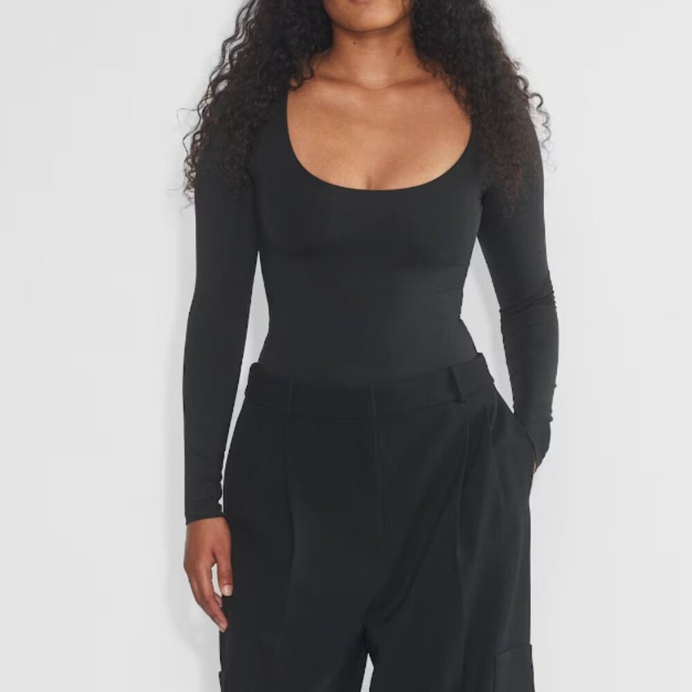 Aritzia Contour Scoopneck Longsleeve Bodysuit | Size S